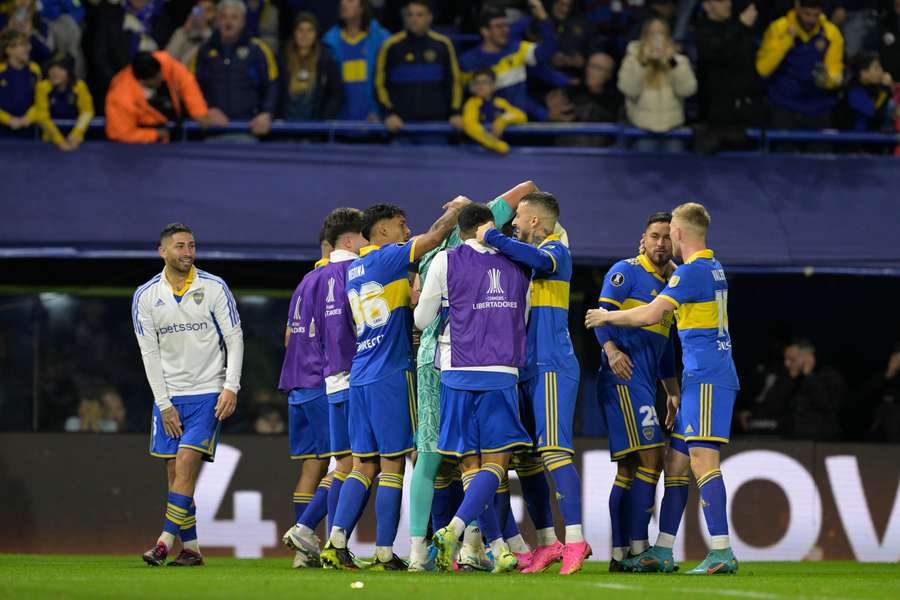 Na estreia de Cavani, Boca Juniors bate Nacional nos pênaltis e avança às  quartas da Libertadores