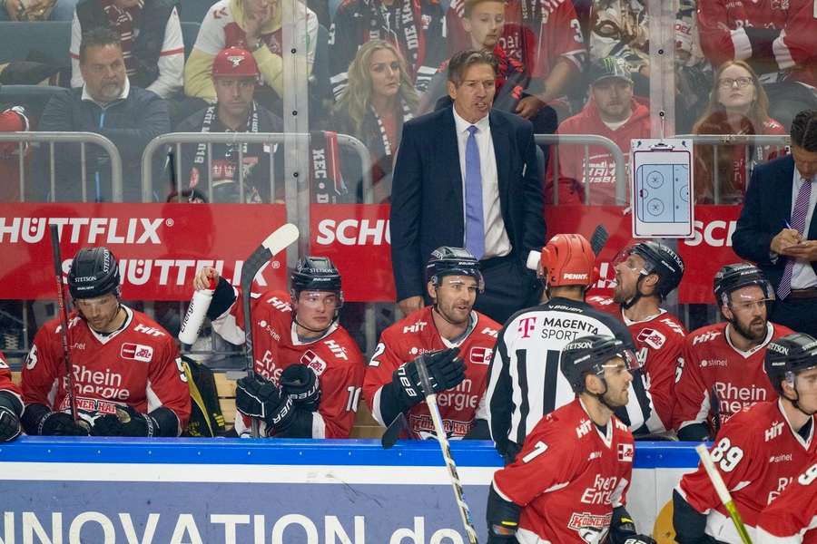 Kölner Haie: Uwe Krupp hat Kritik an seinen Kölner Haien geübt.