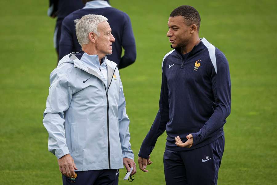 Mbappe și antrenorul Deschampes