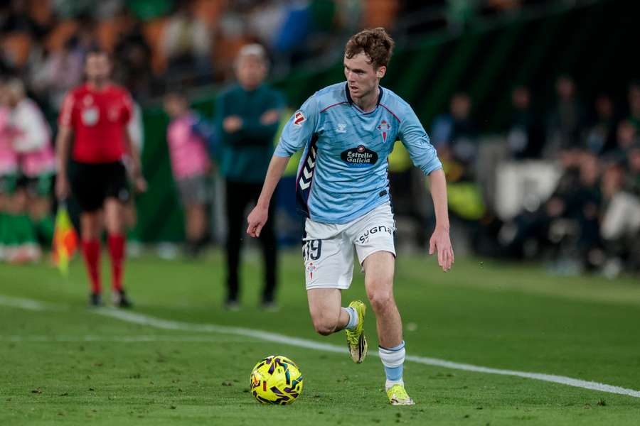 Swedberg conduce el balón