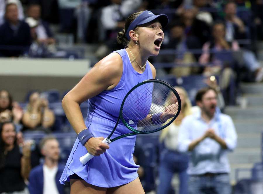Amanda Anisimova celebrates winning her semi-final against Naomi Osaka