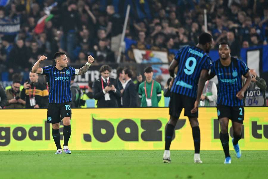 Lautaro festeja após o segundo golo Lautaro festeja após o segundo golo