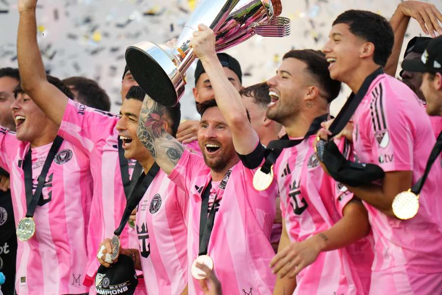 Messi ergueu a taça da MLS com o Inter Miami