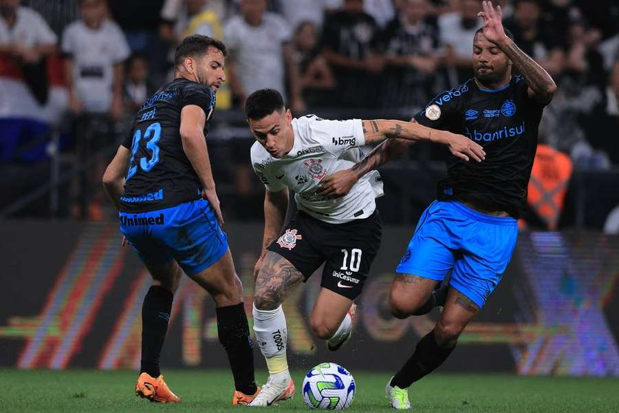 Corinthians e Grêmio proporcionaram um grande jogo no Brasileirão