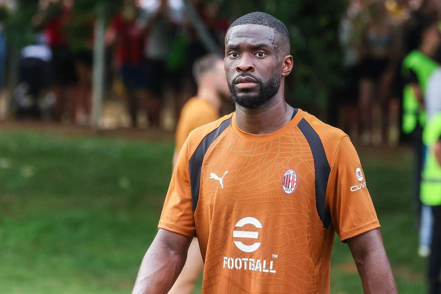Newcastle intensify talks for AC Milan's Fikayo Tomori after first bid rejected