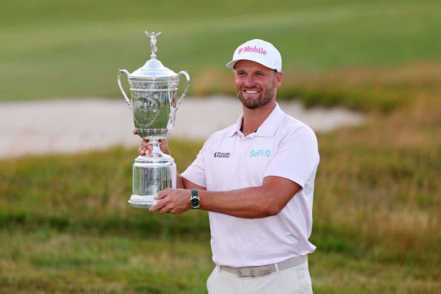 Clark s trofejí pro vítěze US Open. Clark s trofejí pro vítěze US Open.