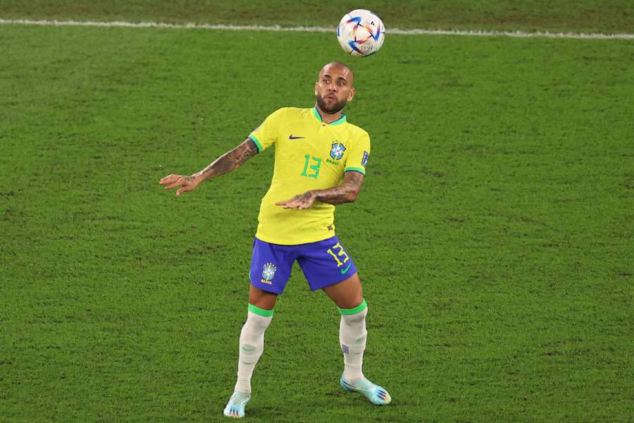 Dani Alves fue internacional con Brasil en el reciente Mundial.