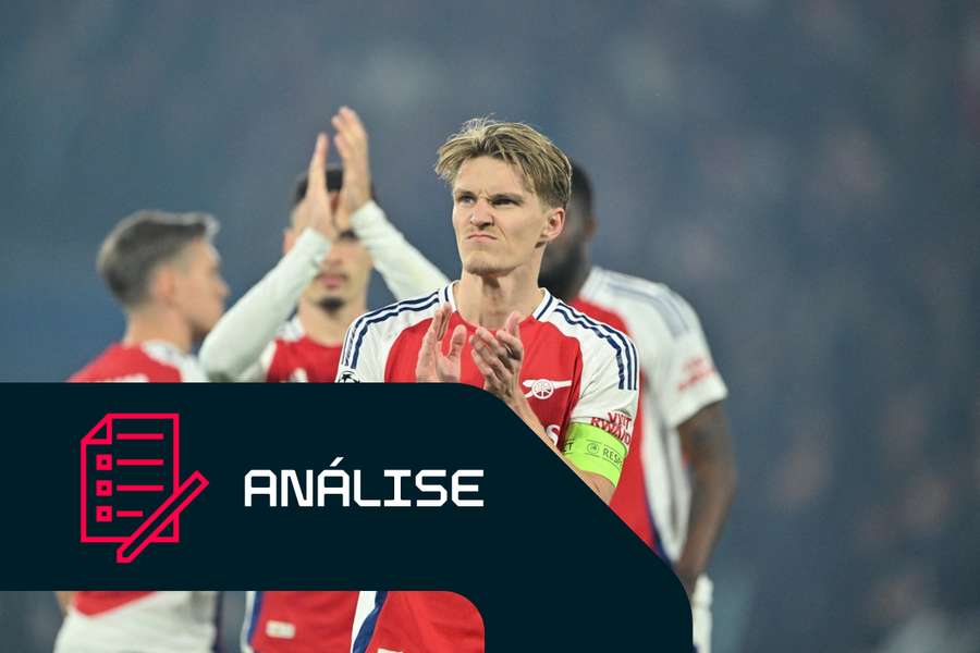 Martin Odegaard, do Arsenal, bate palmas aos adeptos depois de perder com o PSG na segunda mão das meias-finais da Liga dos Campeões