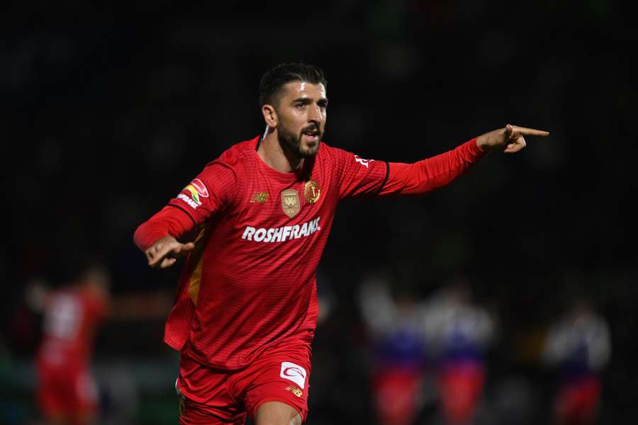 Paulinho festeja pelo Toluca Paulinho festeja pelo Toluca