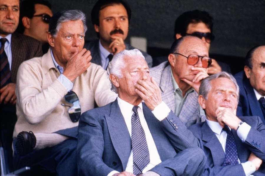 Giampiero Boniperti auf der Tribüne des Stadio Artemio Franchi in Florenz. Giampiero Boniperti auf der Tribüne des Stadio Artemio Franchi in Florenz.
