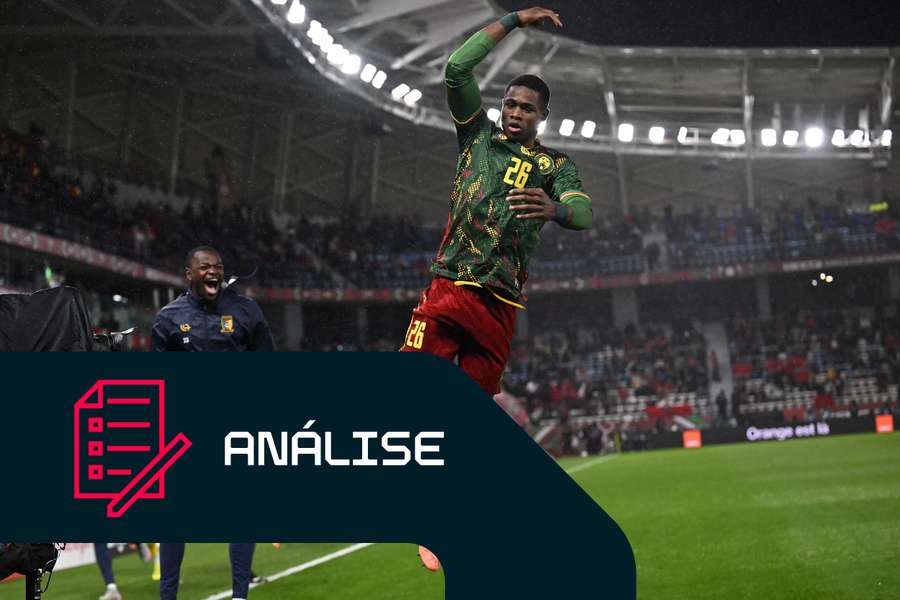 Christian Kofane celebra um golo pelos Camarões durante a CAN.