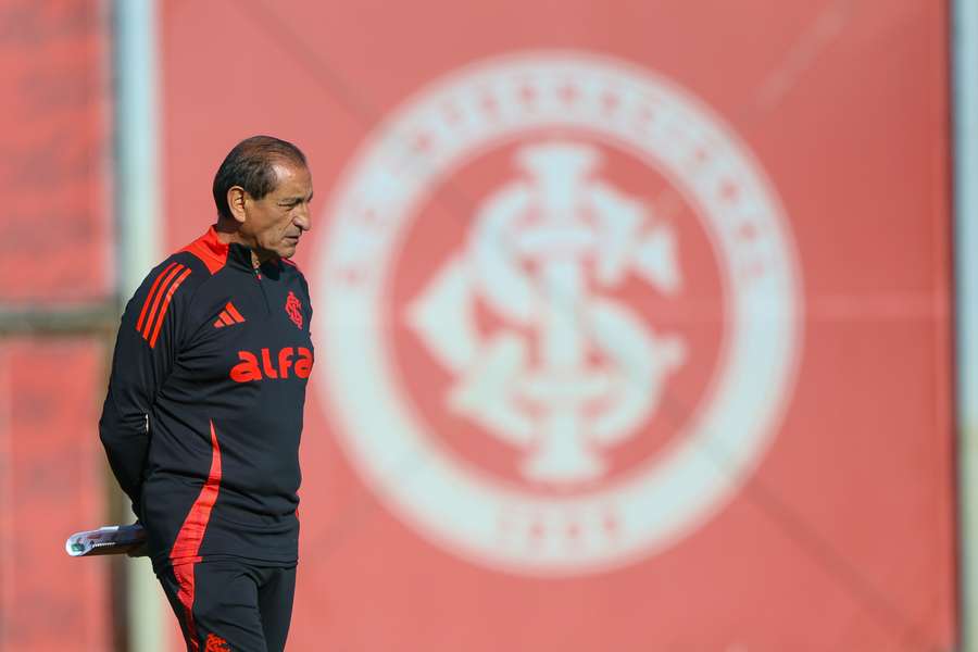 Ramón Díaz fará sua estreia à frente do Internacional neste sábado (27)