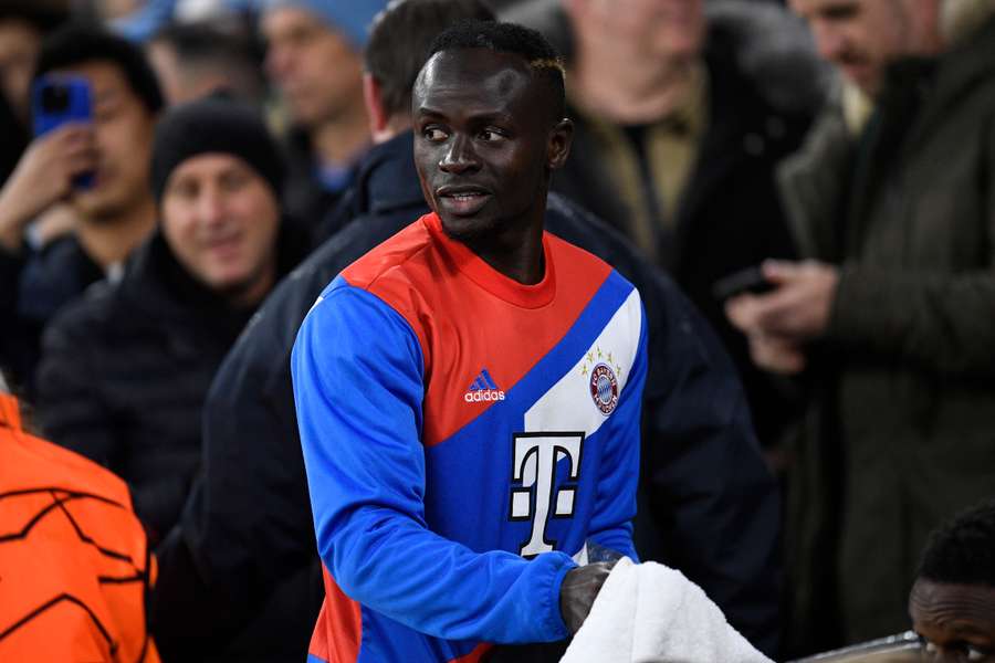 Sadio Mané agrediu Leroy Sané com um soco no final do jogo com o Manchester City