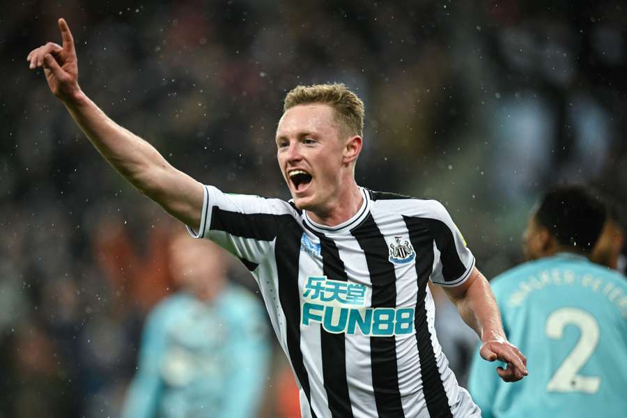 Sean Longstaff fez dois gols pára colocar o Newcastle na final da Copa da Liga