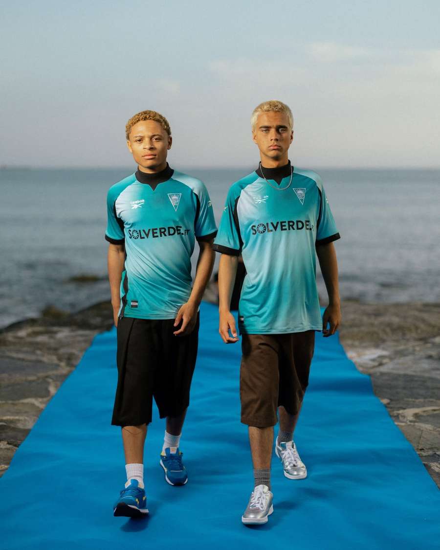 A camisola alternativa do Estoril