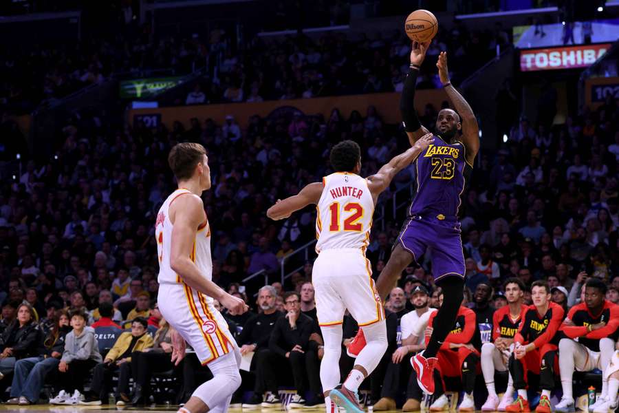 LeBron James scores on a jumper over De'Andre Hunter and Bogdan Bogdanovic
