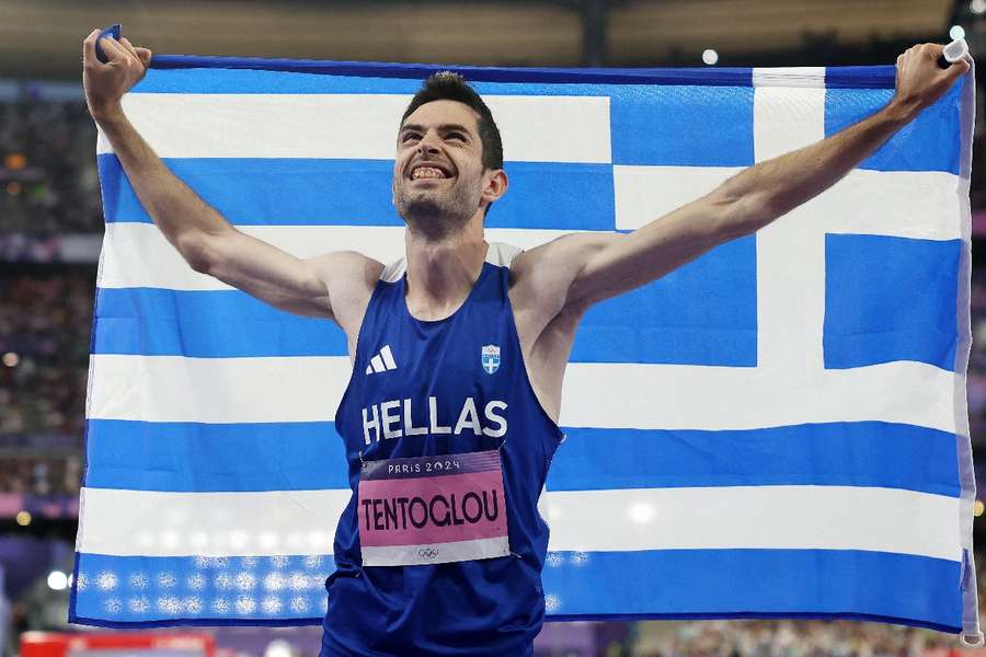 Tentoglou, de 26 anos, é o primeiro a reter o ouro olímpico no salto em distância desde Carl Lewis