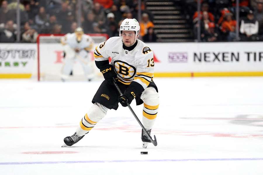 Matěj Blümel nakoukl do NHL v dresu Bostonu. 