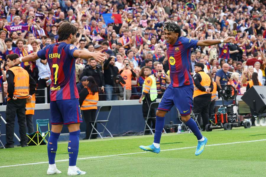 Ferran Torres (left) celebrates with Lamine Yamal