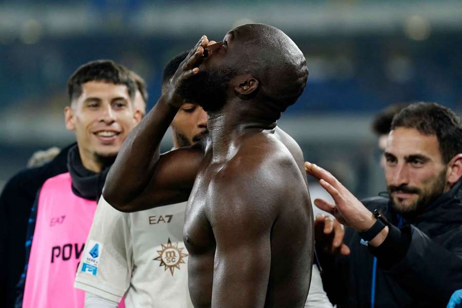 Napoli's Lukaku (centre) celebrates his goal