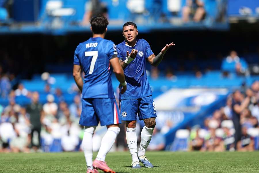 Enzo Fernández e Pedro Neto não conseguiram furar defesa do Palace