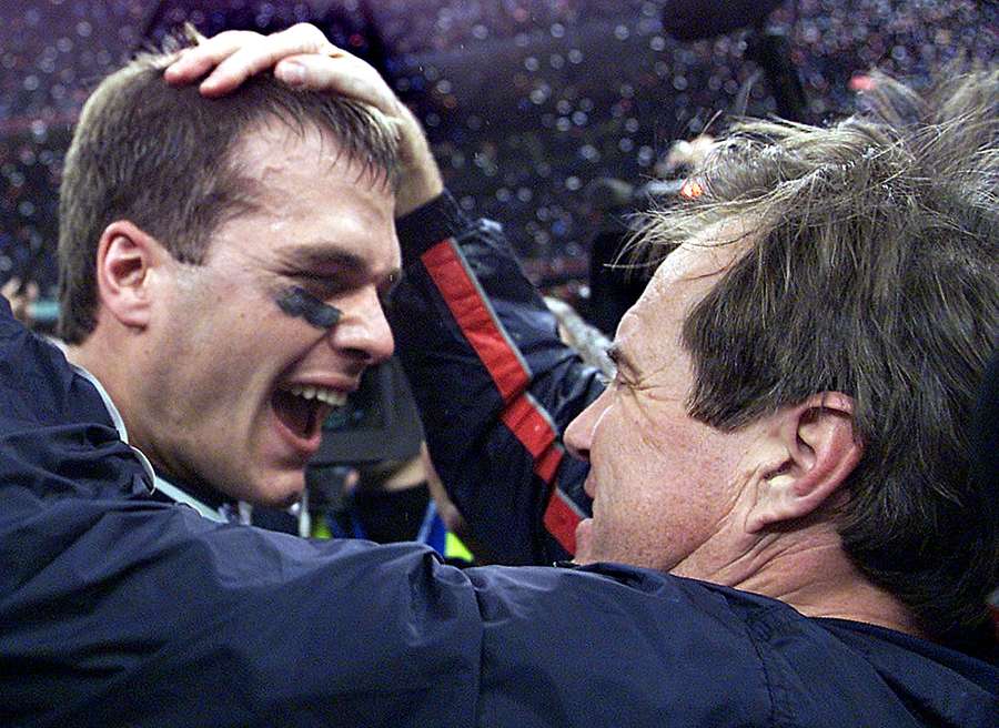 Brady, comemora com o técnico Bill Belichick