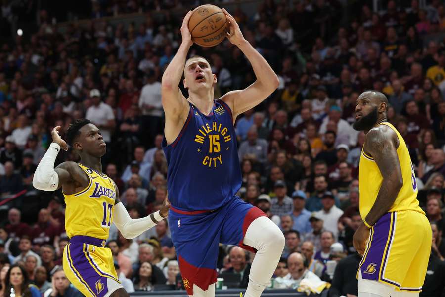 NBA, una tripla doppia del solito Jokic porta i Nuggets in vantaggio sui Lakers