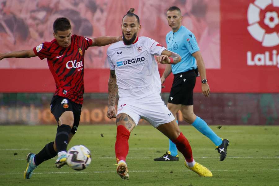 Un golazo de Gudelj fue suficiente para que el Sevilla se llevara los tres puntos.