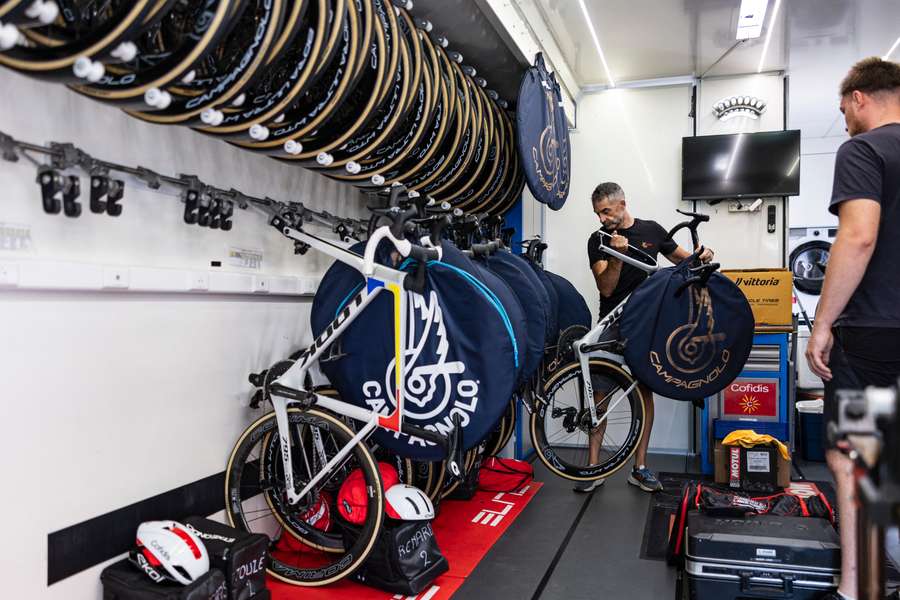 L'atelier Cofidis avant le Tour.