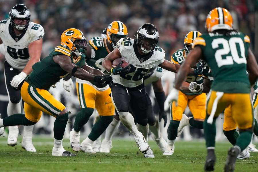 Los Eagles ganan a los Packers por 34-29.