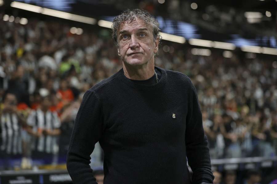 Cuca quer quebrar jejum do Santos em retorno à Arena MRV
