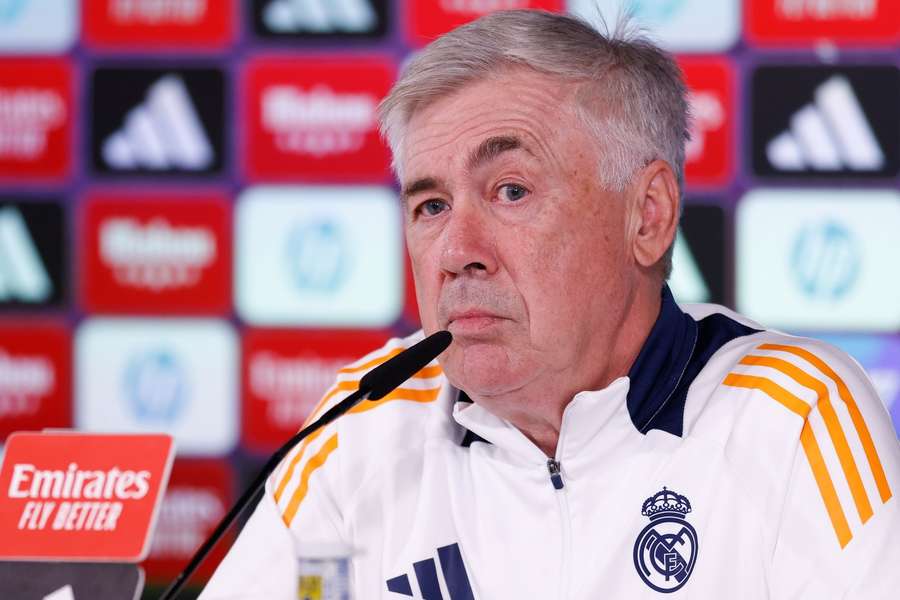 Ancelotti mówi, że Madryt może pokryć nieobecność kontuzjowanego Mbappe w derbach