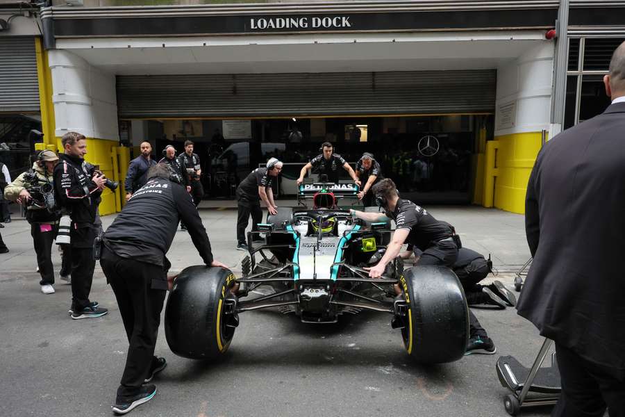 O carro de Lewis Hamilton será enviado para os EUA.