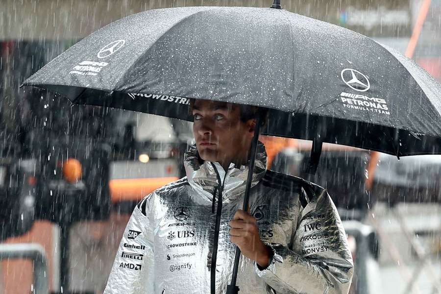 Russell durante chuvarada no circuito de Sepang
