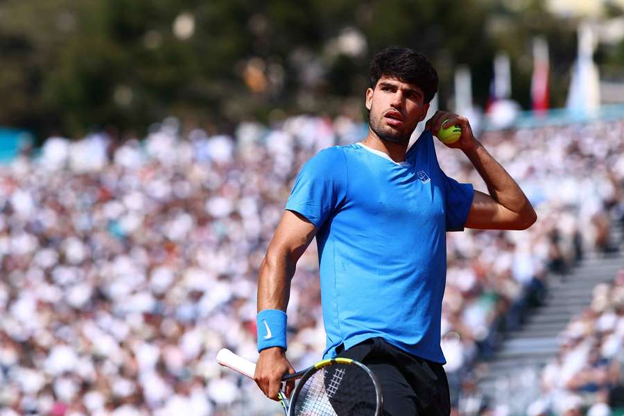 Carlos Alcaraz reacts during his Monte Carlo semi-final match against Monaco's Valentin 