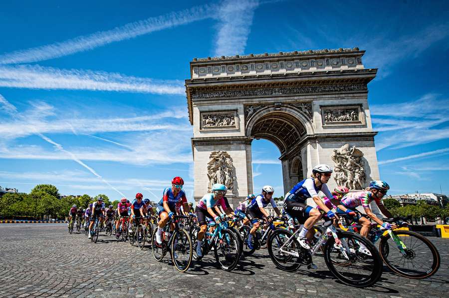 Tour de France v roce 2024 nevyvrcholí v Paříži, o vítězi rozhodne časovka v Nice