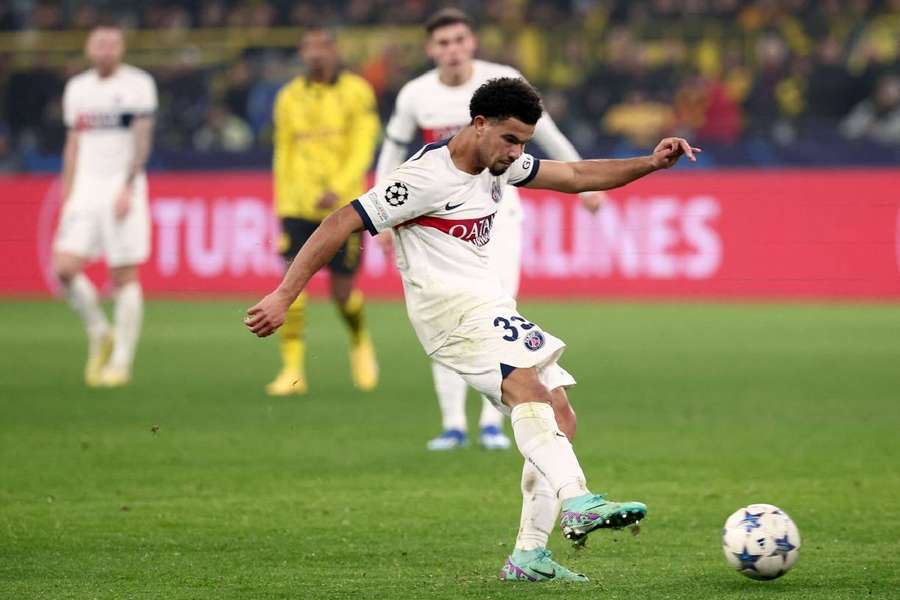 Warren Zaïre-Emery marcou diante do Borussia Dortmund