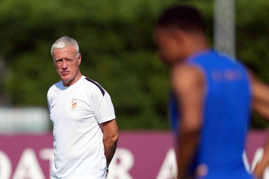 Deschamps dient das WM-Aus des DFB-Teams gegen Paraguay als warnendes Beispiel Deschamps dient das WM-Aus des DFB-Teams gegen Paraguay als warnendes Beispiel