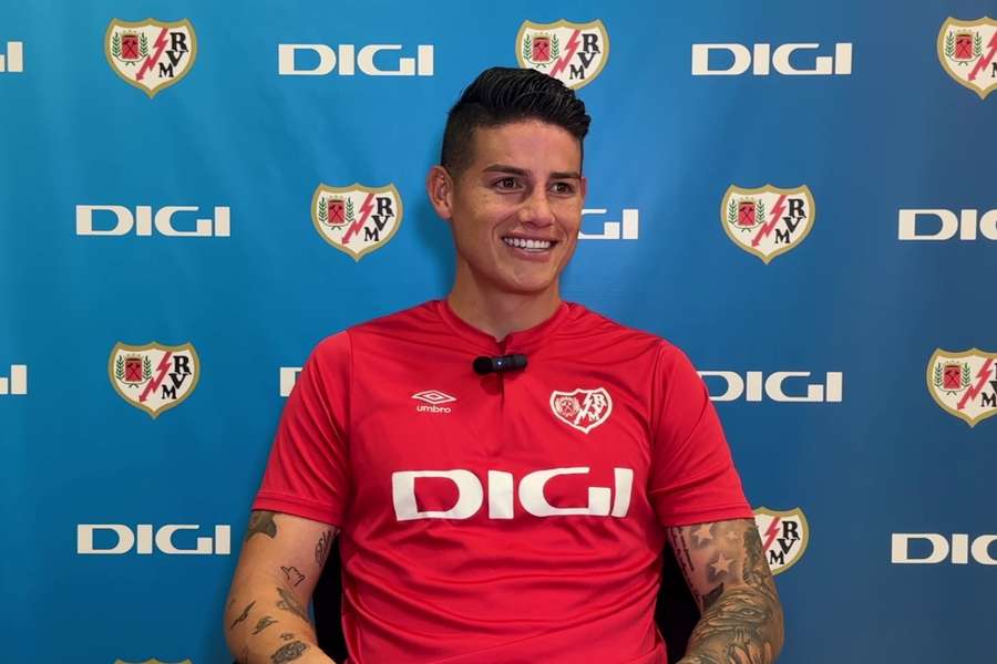 James Rodriguez, durante a conversa com o patrocinador do Rayo