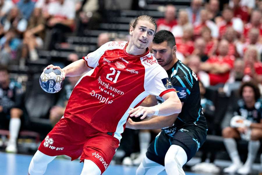 Juri Knorr in action against Veszprem