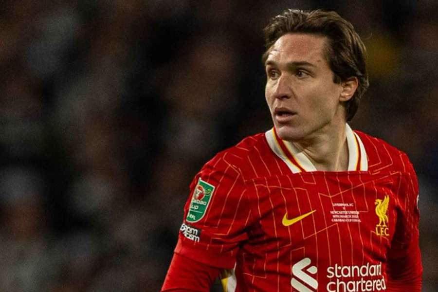 Útočník Liverpoolu Federico Chiesa je spojován s odchodem do AC Milán