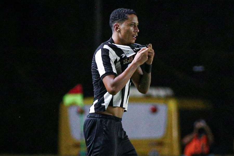 Charles fez o golo do apuramento