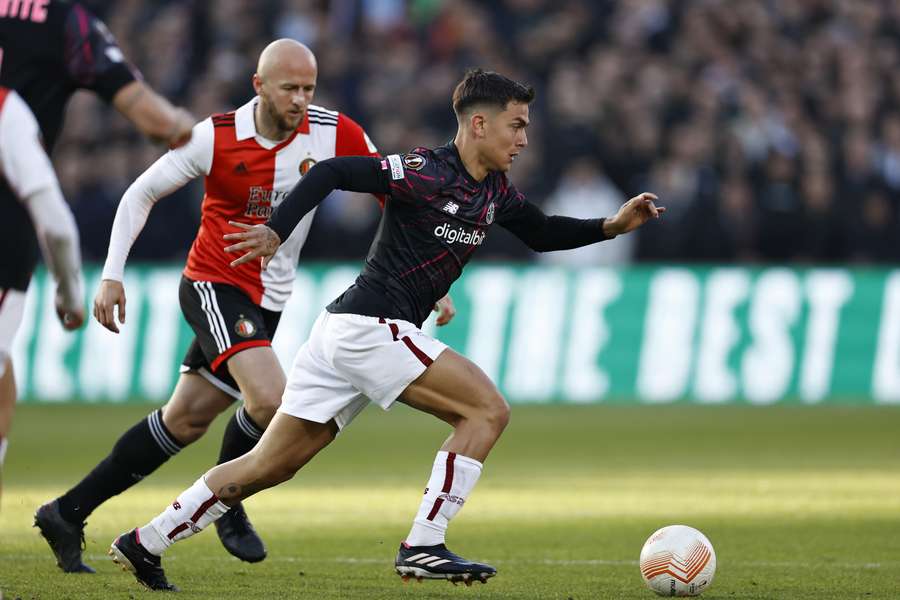 Dybala in actie tegen Feyenoord op 13 april