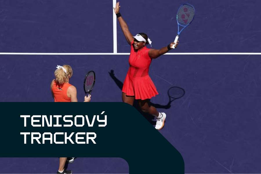 Siniaková oslavuje s Townsendovou deblový titul v Indian Wells. Siniaková oslavuje s Townsendovou deblový titul v Indian Wells.