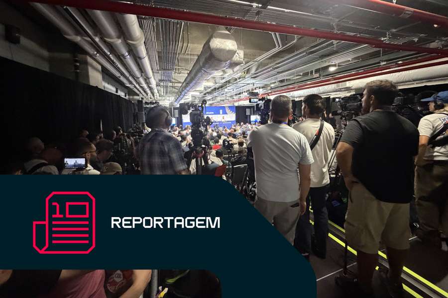 A estrutura da coletiva de imprensa improvisada no Mercedes-Benz Stadium, em Atlanta A estrutura da coletiva de imprensa improvisada no Mercedes-Benz Stadium, em Atlanta