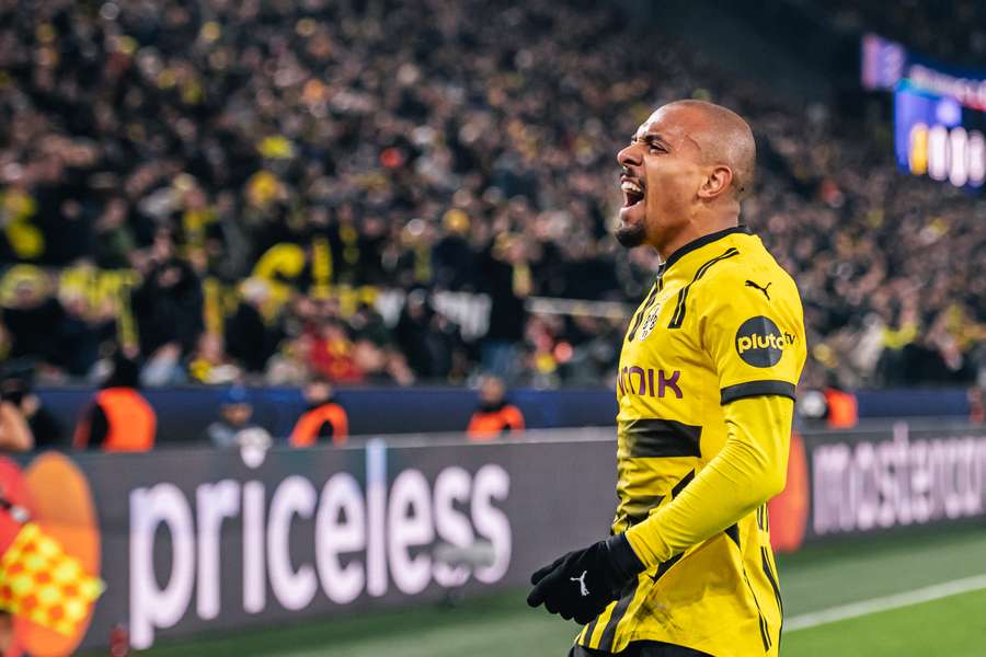 Donyell Malen pode deixar o Borussia Dortmund