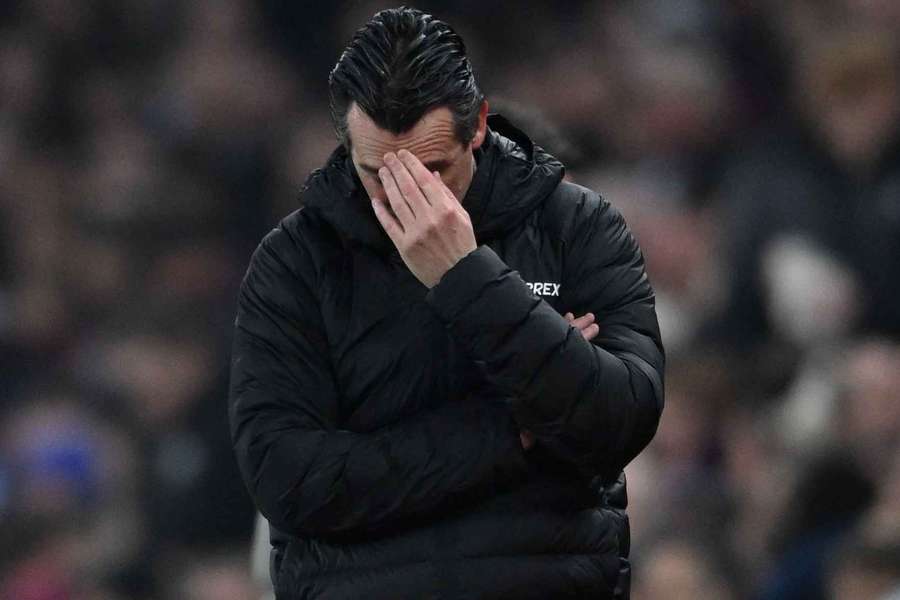 Villa boss Emery urges calm after thumping Chelsea defeat