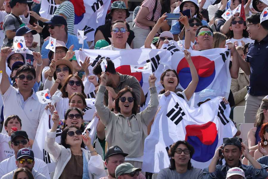 Zuid-Koreaanse fans tijdens het handboogschieten