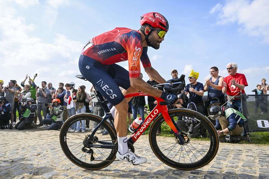 Filippo Ganna in actie tijdens Parijs-Roubaix op 9 april