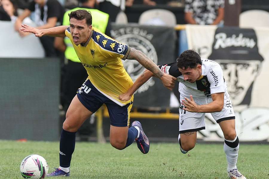 Estoril perde na visita ao Farense